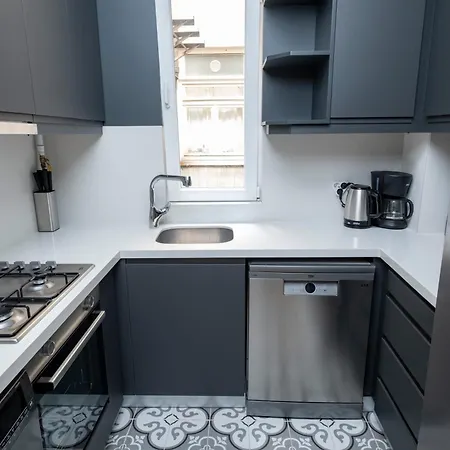 3 Bedrooms - Location- 1st Floor Apartment *